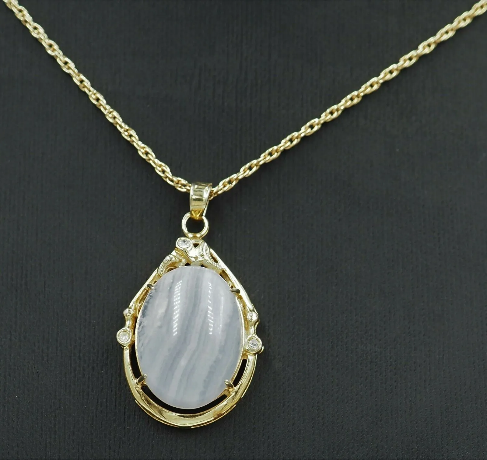 Blue Lace Agate & Spinel 18ct Yellow Gold Pendant