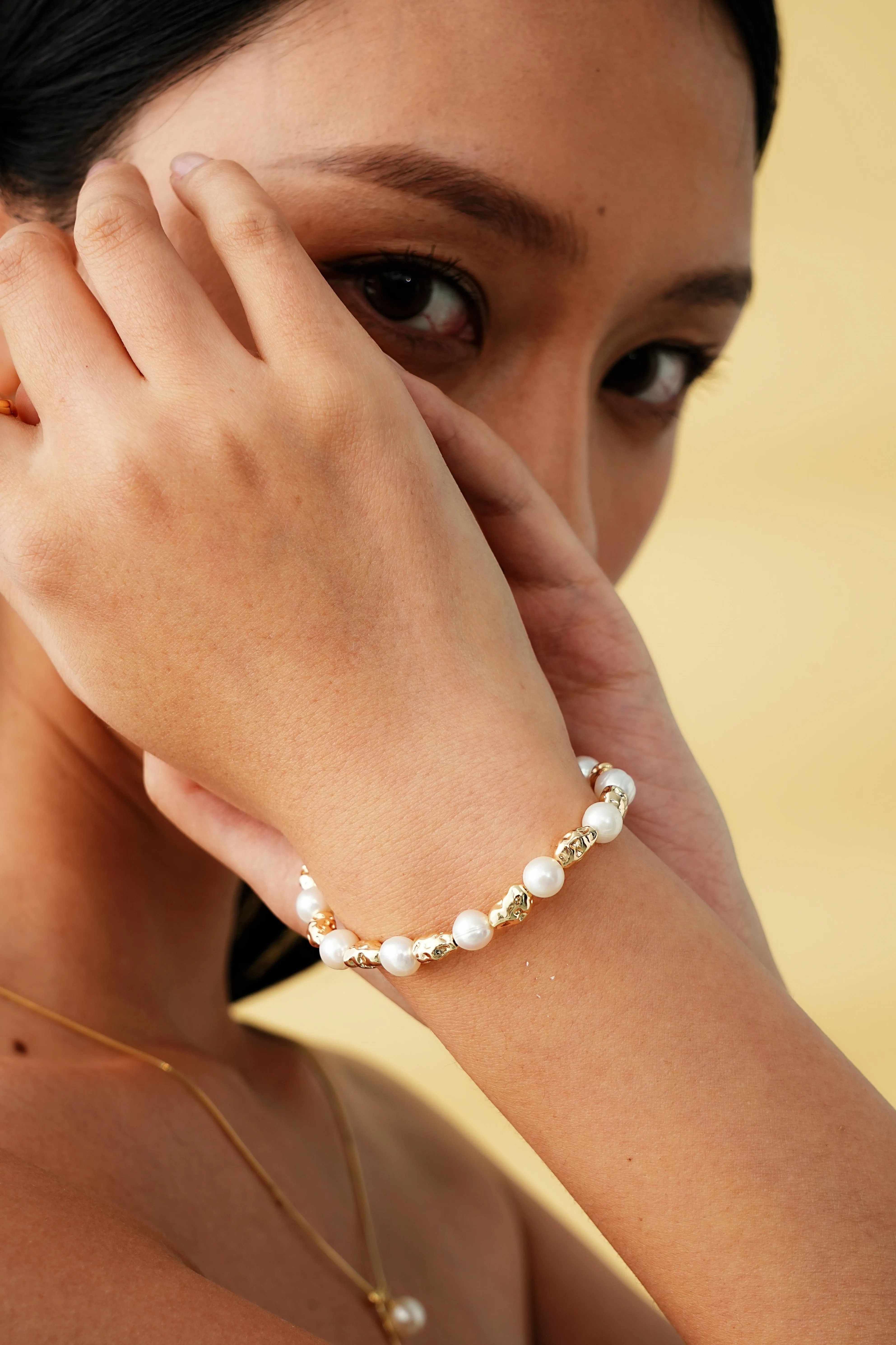 Gleaming Bead and Pearl Bracelet