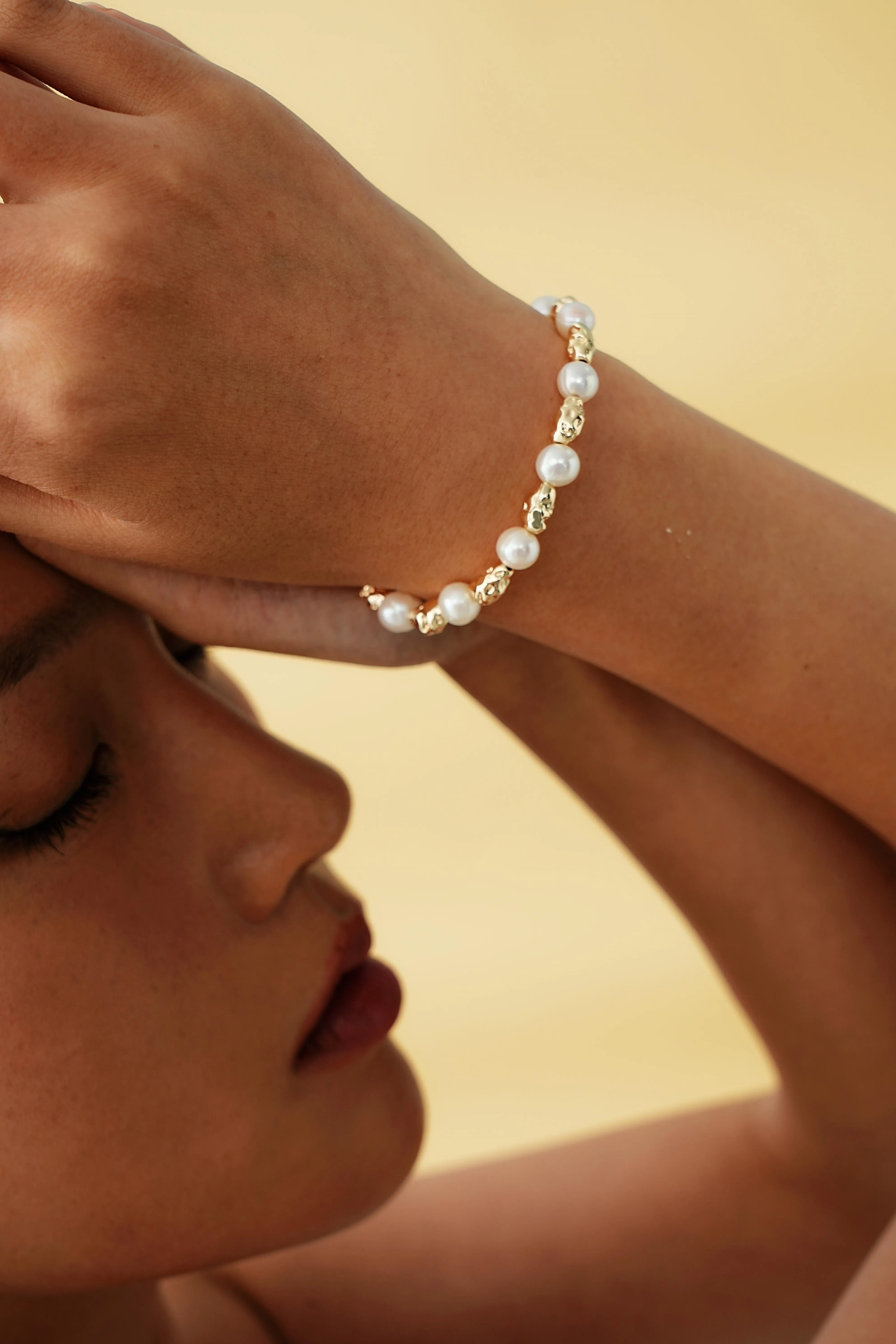 Gleaming Bead and Pearl Bracelet