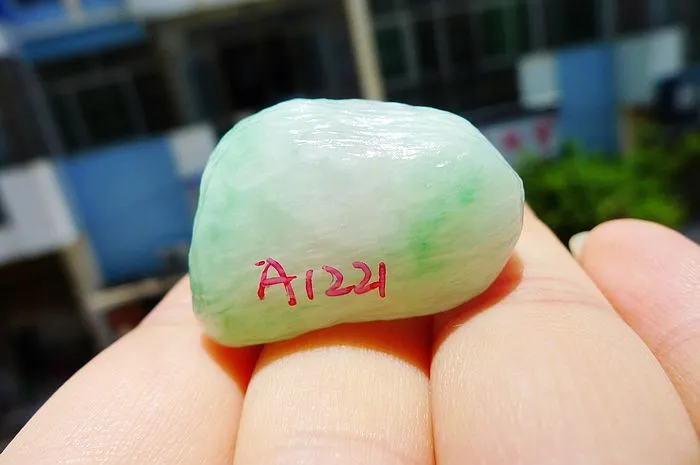 Natural Jade Rough Jadeite Raw (19g,3.2X2.3X1.47cm)