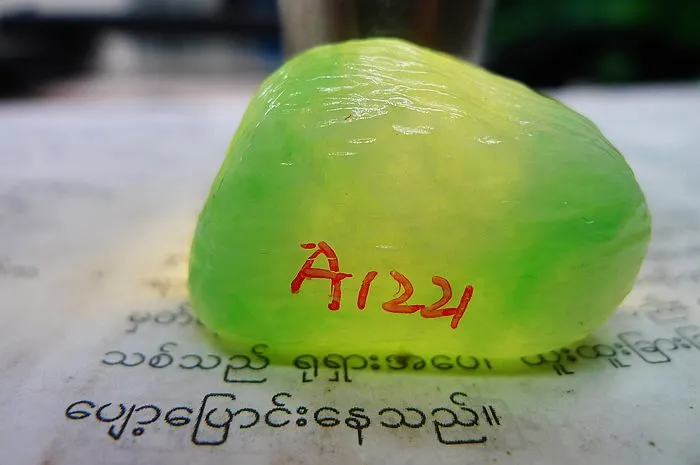 Natural Jade Rough Jadeite Raw (19g,3.2X2.3X1.47cm)