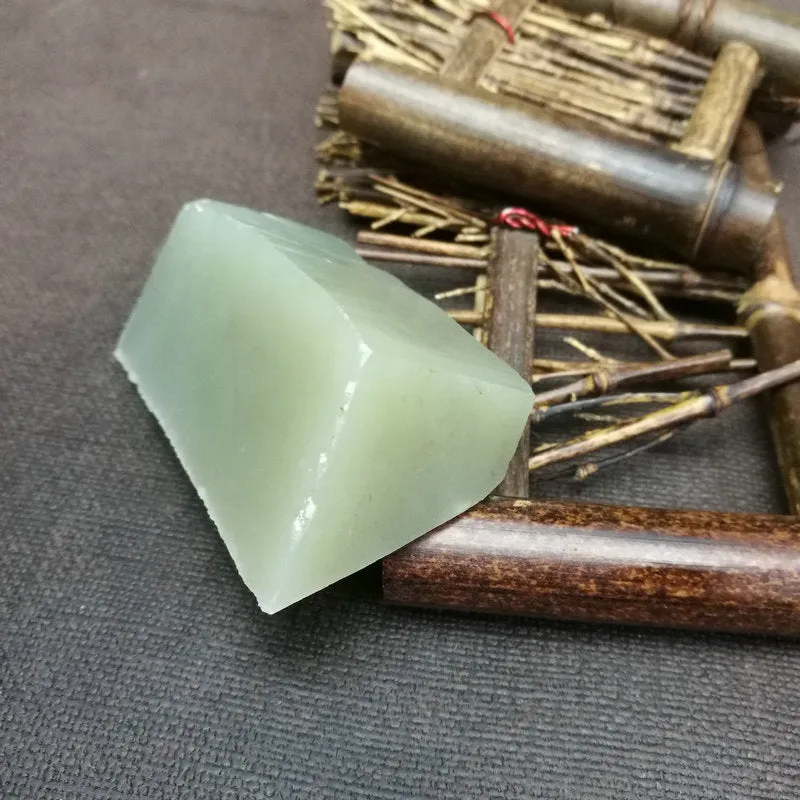 Natural Kunlun Jade Rough Nephrite Raw (128g,6.5X3X2.8cm)