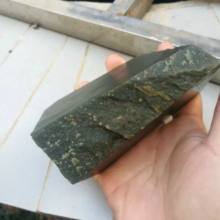 Natural Kunlun Jade Rough Nephrite Raw (639g, 9.5X6.5X4.5cm)