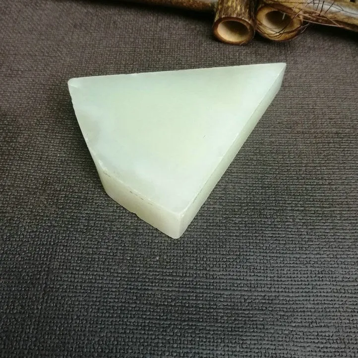 Natural Kunlun Jade Rough Nephrite Raw (90g,7X6X1.3cm)